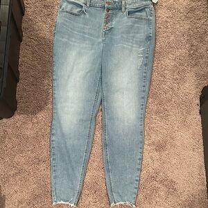 Woman’s large regular m jeans repreve stylish.See pics.Never worn new with tags.